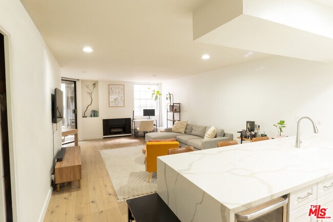 Foto del edificio - 740 Kings Rd