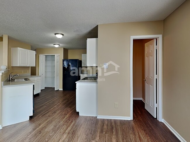 Foto del edificio - 8399 S Rising Sun Dr