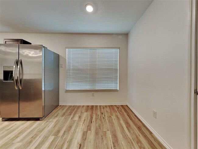 Foto del edificio - 22327 San Damiano St