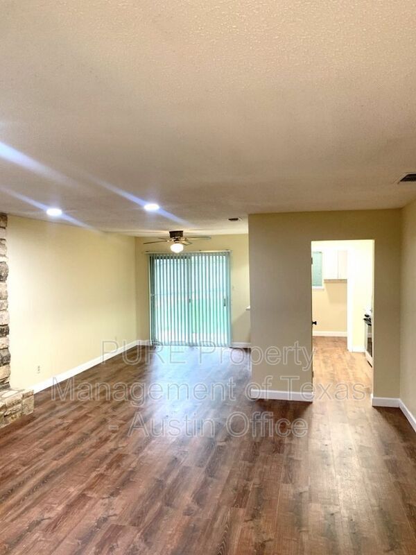 Foto del edificio - 616 Castle Ridge Rd