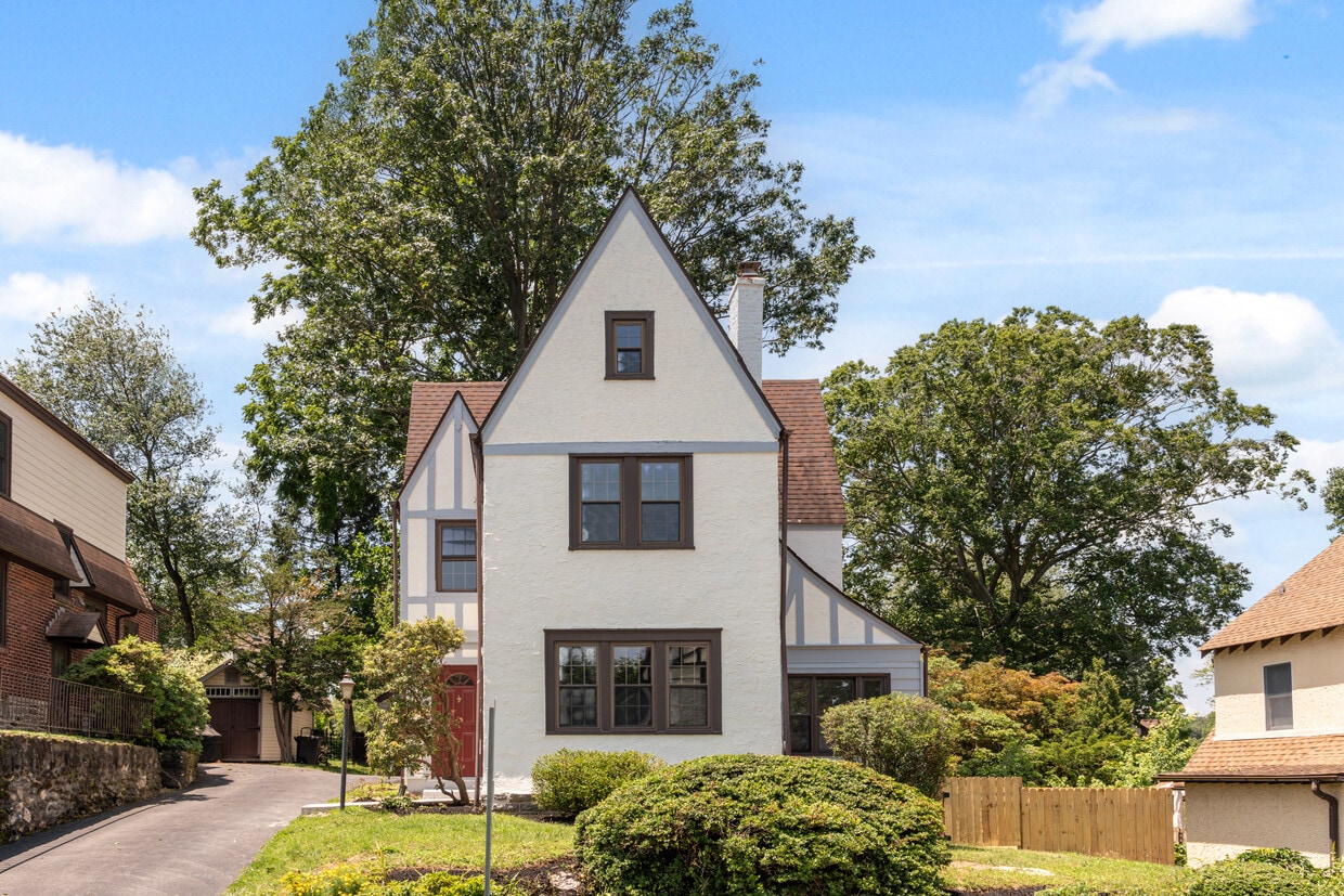 Foto principal - 2418 Rosewood Ln