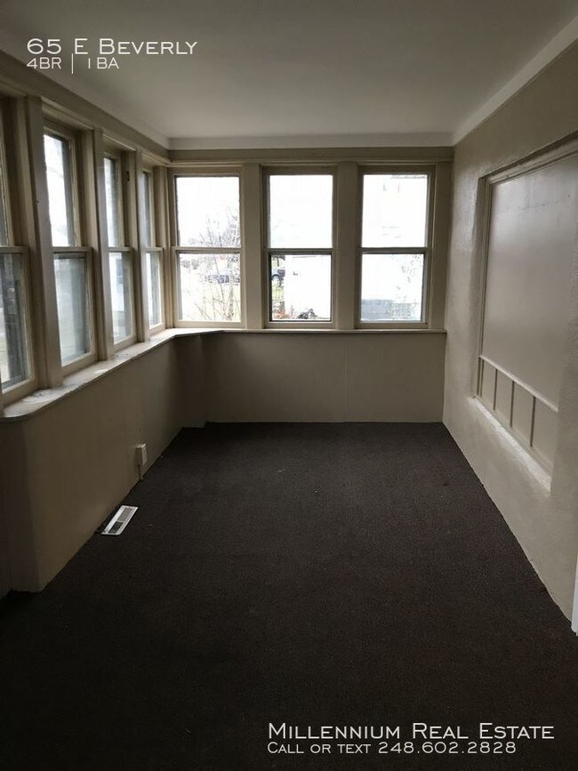 Building Photo - Charming 4 bedroom in North Pontiac!