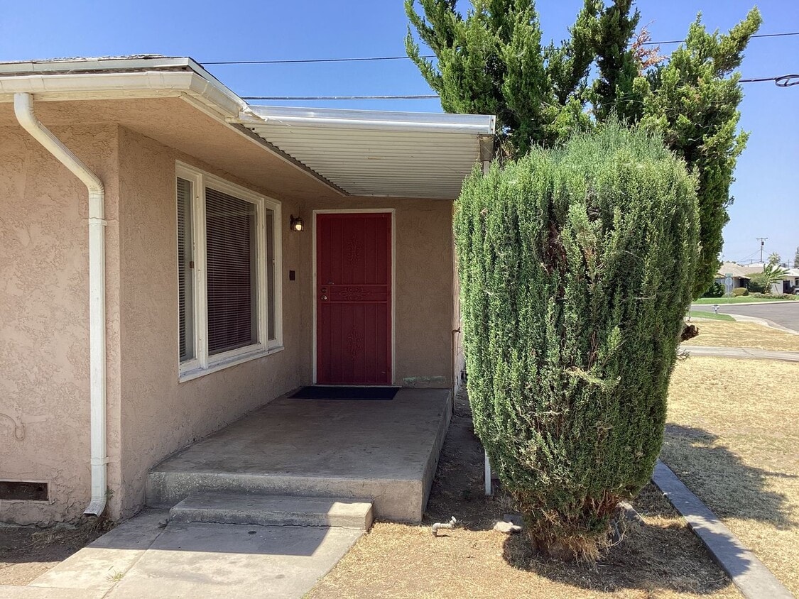 Foto principal - 1945 Norris Dr W