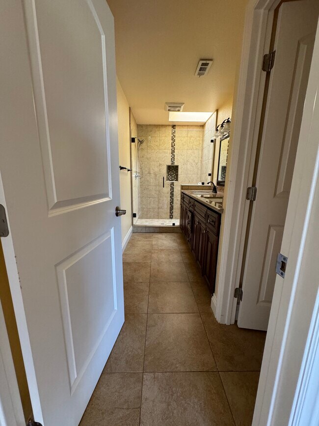 Foto del edificio - 6003 Prospect Rd