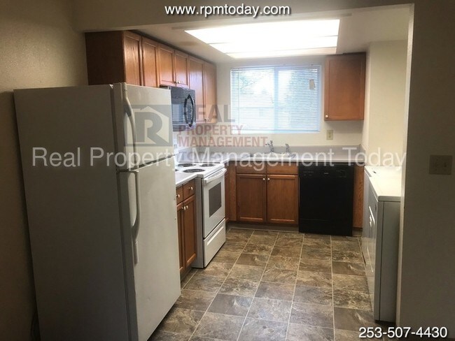 Building Photo - 4307 S Cedar St