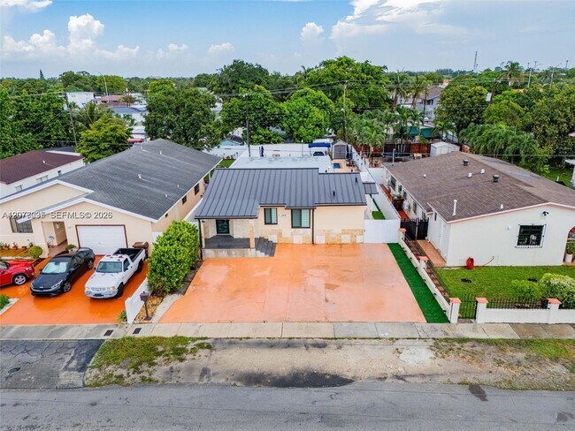 Building Photo - 233 W 39th Pl