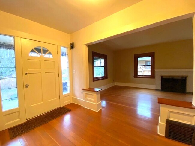 Foto del edificio - Beautiful 3-Bedroom Craftsman in Wallingford