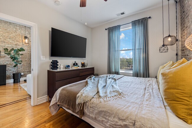 Foto del edificio - 4902 S Forrestville Ave