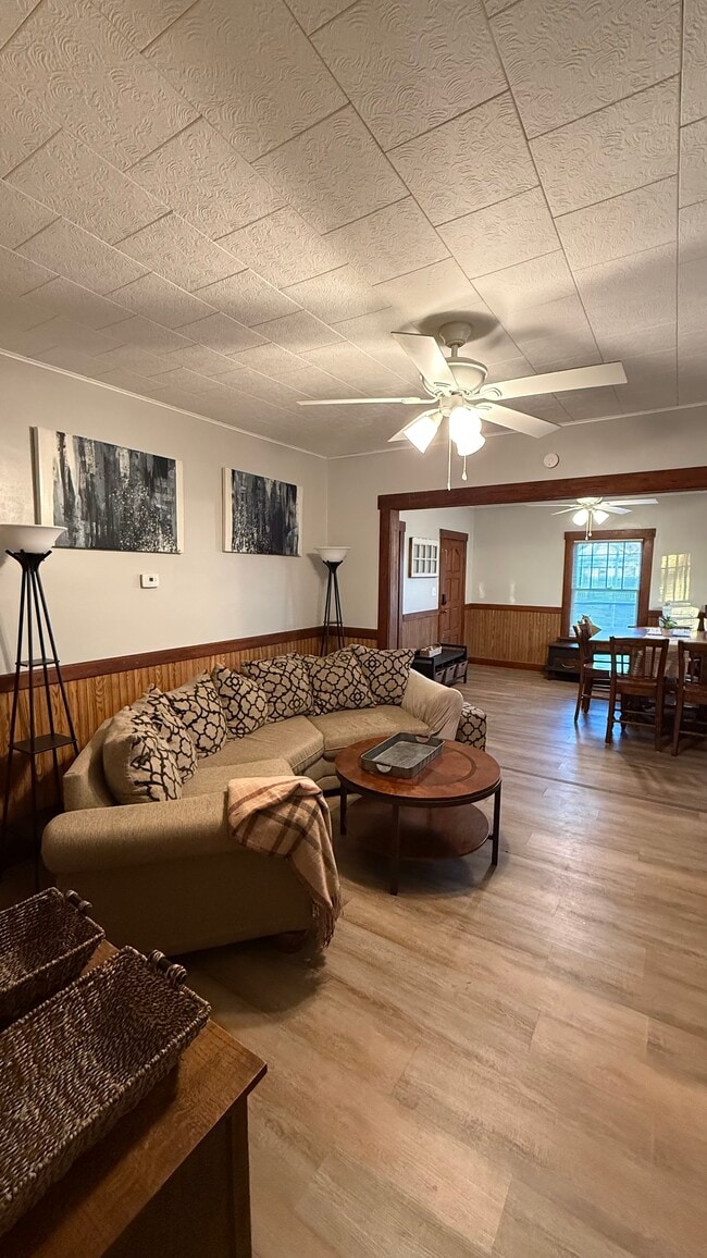 Building Photo - 137 N Columbia Ave