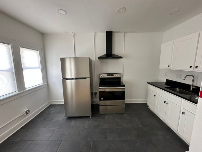 Foto del edificio - 1384 W 83rd St