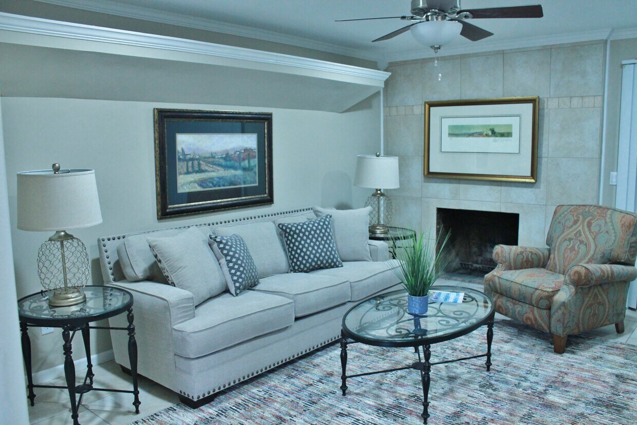 Foto principal - 7825 Renaissance Ct