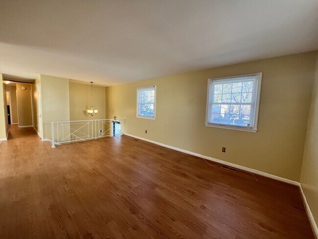 Foto del edificio - Amazing 4 BR/3 BA Single-Family Home in Ke...