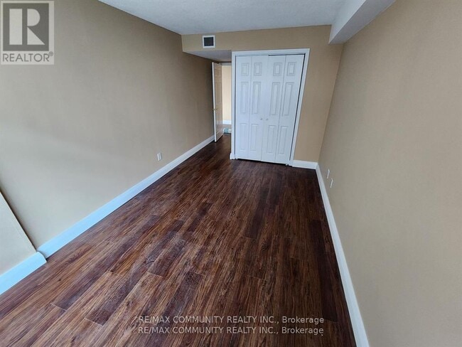 Building Photo - 4727 Sheppard Ave E
