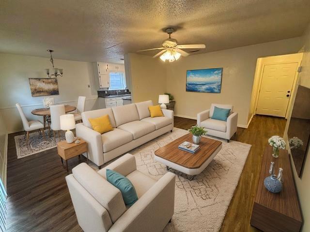 Foto del edificio - 6052 Highcrest Dr