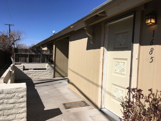 Building Photo - Quiet Condo for Rent