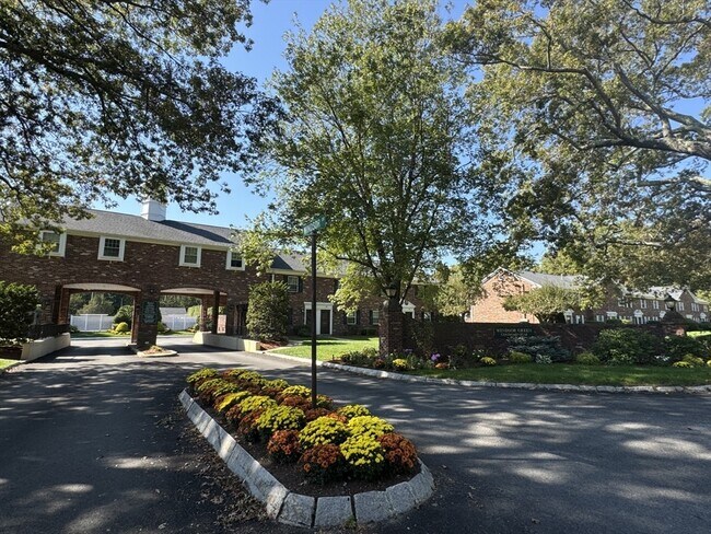 Building Photo - 603 Windsor Dr N
