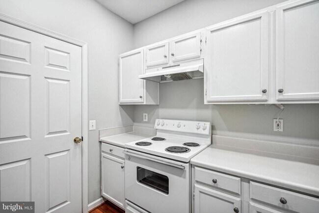 Foto del edificio - 1601 Spring Gate Dr.