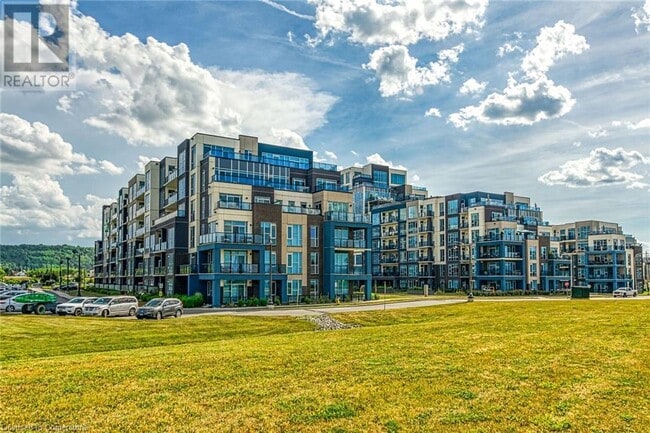 Building Photo - 16 Concord Pl