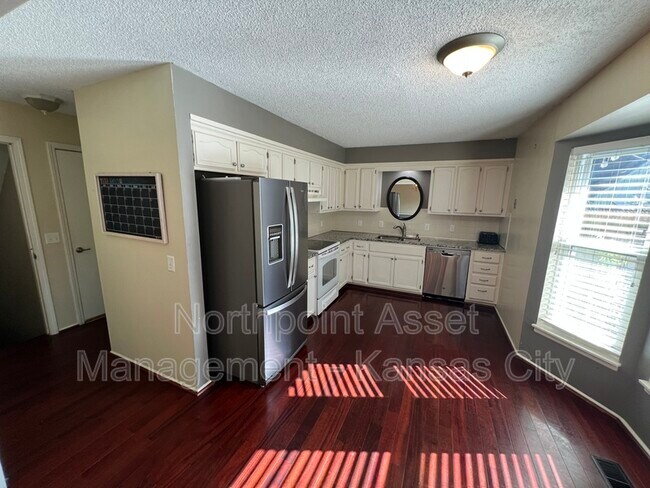 Building Photo - 10134 W 86th St
