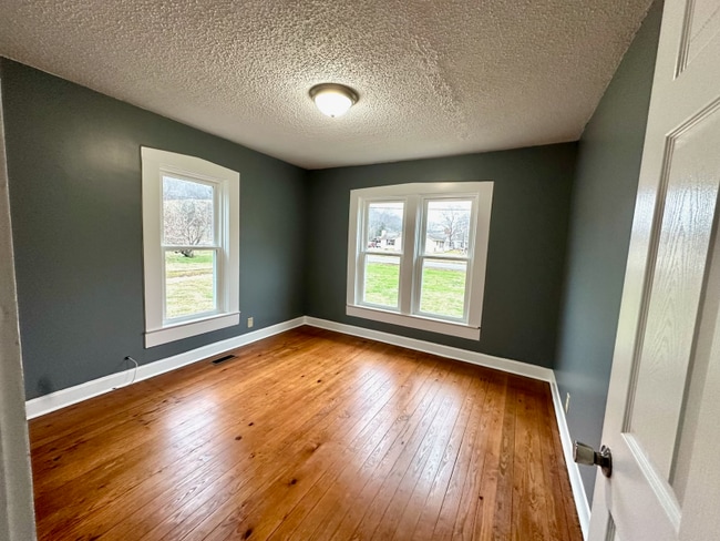 Building Photo - 3003 Tyree Springs Rd