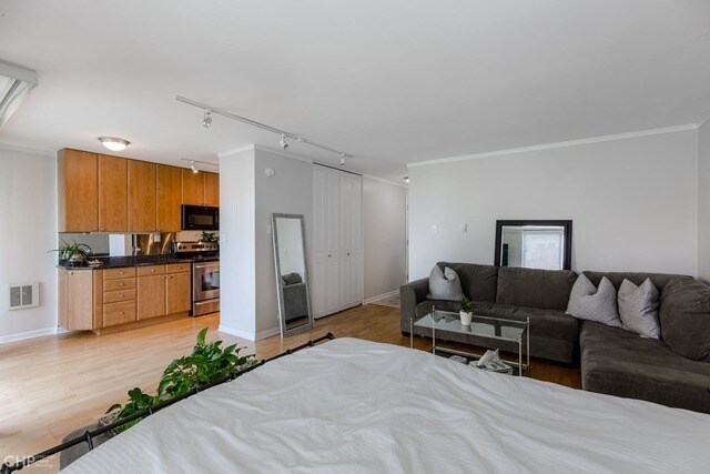 Building Photo - 2600 N Hampden Ct