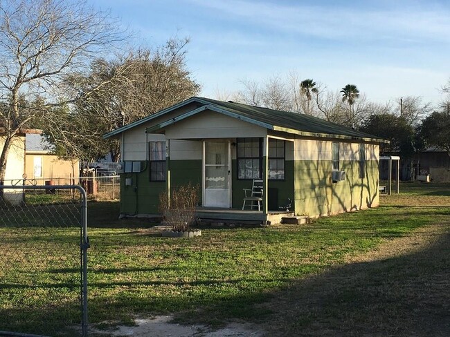 Building Photo - 607 W Garza St