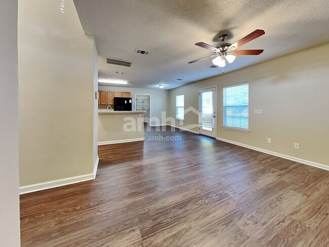 Foto del edificio - 112 Willow Lakes Ct