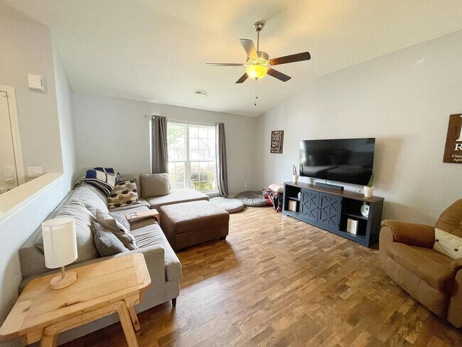 Foto del edificio - 315 Catterick Way