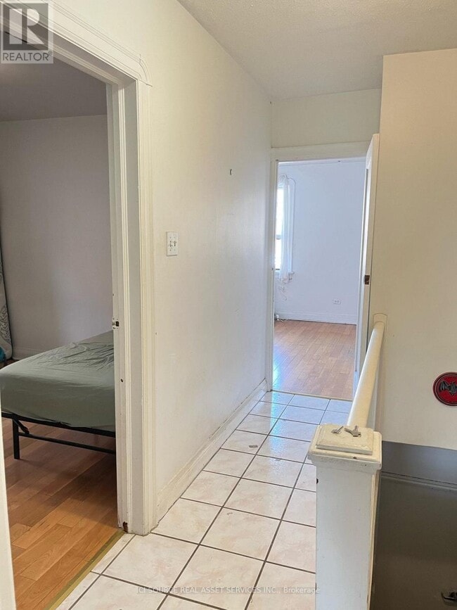 Building Photo - 56 Markham St