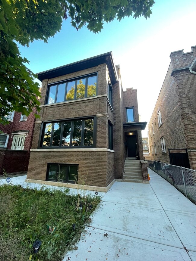 Building Photo - 4833 N Central Park Ave