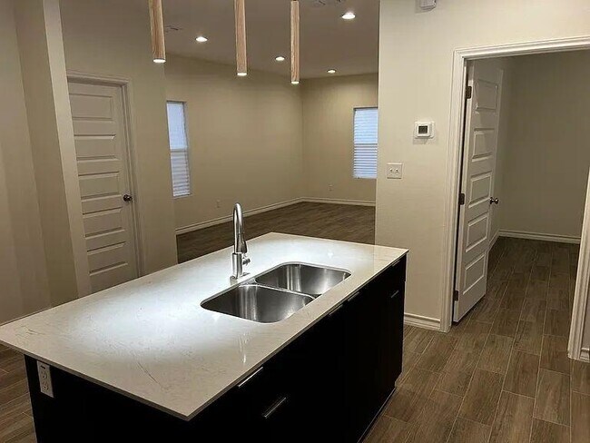 Building Photo - 5702 Moses Lp