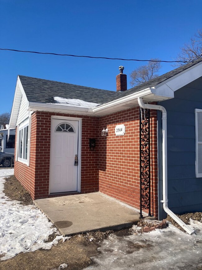 Building Photo - Newly updated 2 bedroom 1 bathroom home