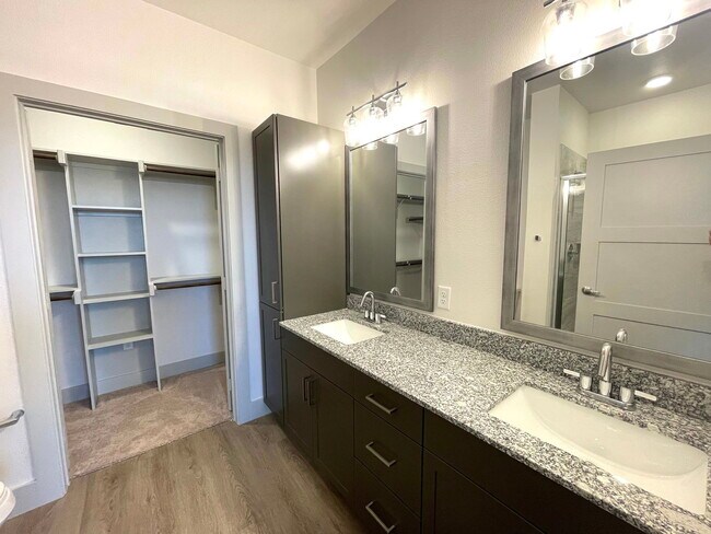 Foto del edificio - 4320 S Legacy Dr