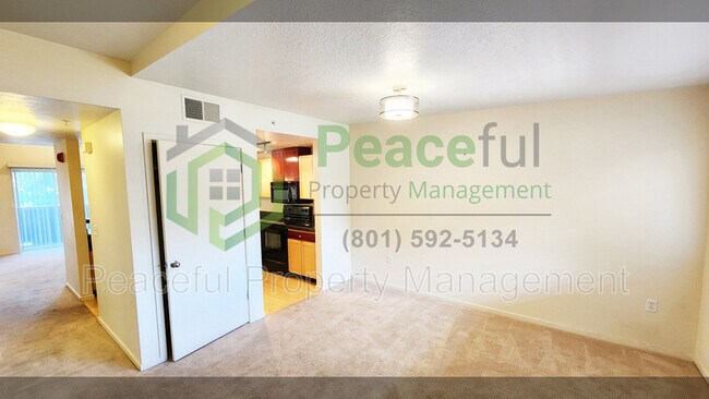 Building Photo - 4340 S Highland Dr