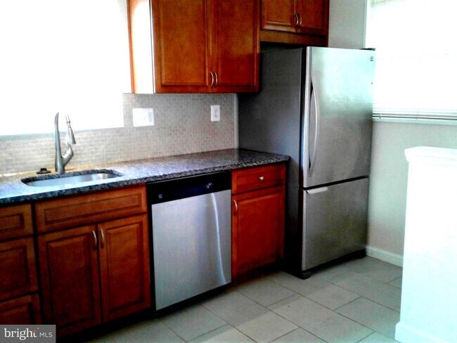 Building Photo - 6707 Forest Hill Dr