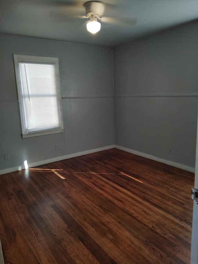 Building Photo - 3800 NE 12th Ave