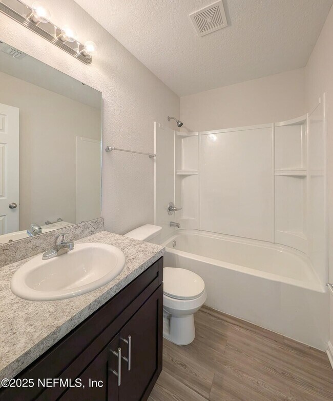 Foto del edificio - 6023 Carolines Ct