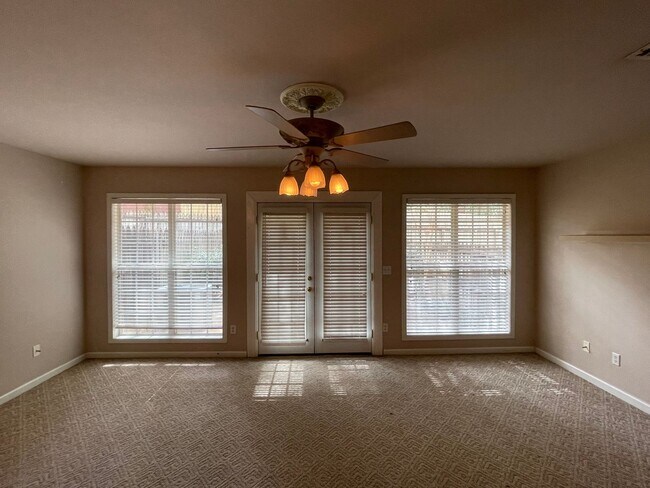 Foto del edificio - 112 Foxchase Ln