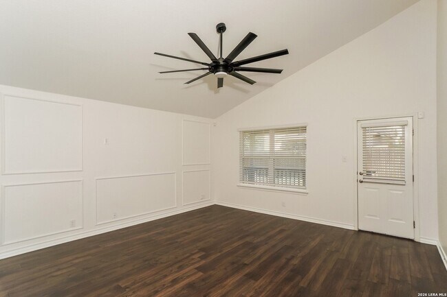 Foto del edificio - 14251 Geyserite Ave