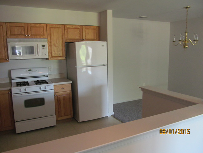 Building Photo - 935 Cedar Ct