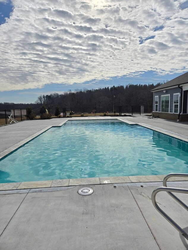 Pool - The View at Franklin