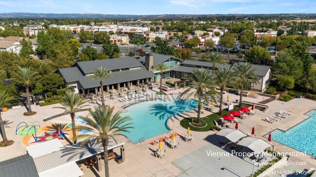 Foto del edificio - 829 Courtyards Loop