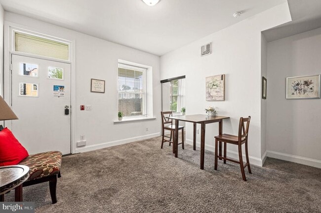 Foto del edificio - 468 E Walnut Ln