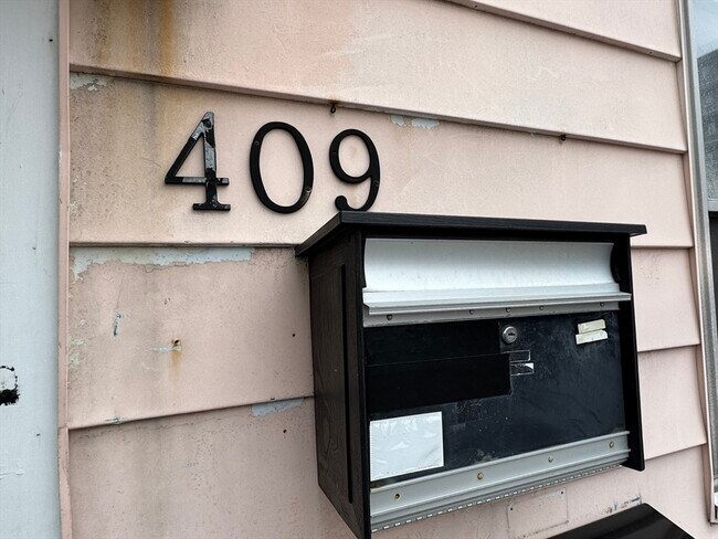 Foto del edificio - 409 Moody St