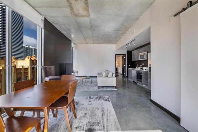 Foto del edificio - 151 SE 1st St