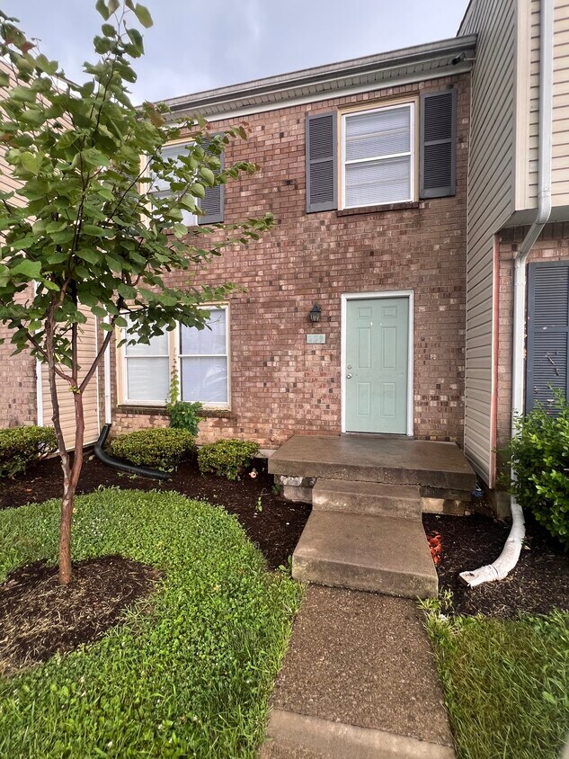 Foto principal - 229 Osage Ct