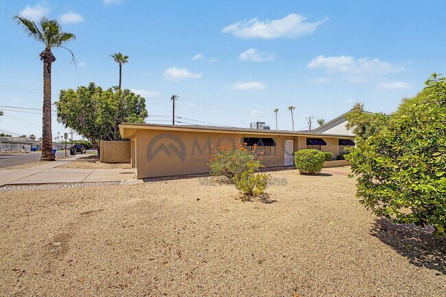 Foto del edificio - 3333 E Medlock Dr