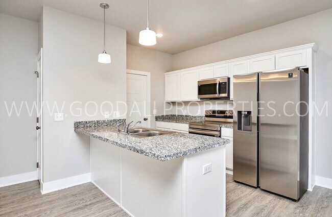 Foto del edificio - Price reduction** Beautiful 3 bedroom 2.5 ...