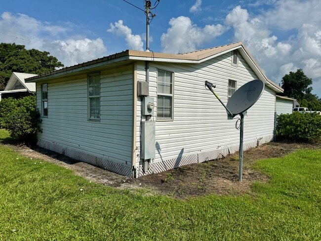 Building Photo - Adorable 2-Bedroom Home for Rent in Plant ...