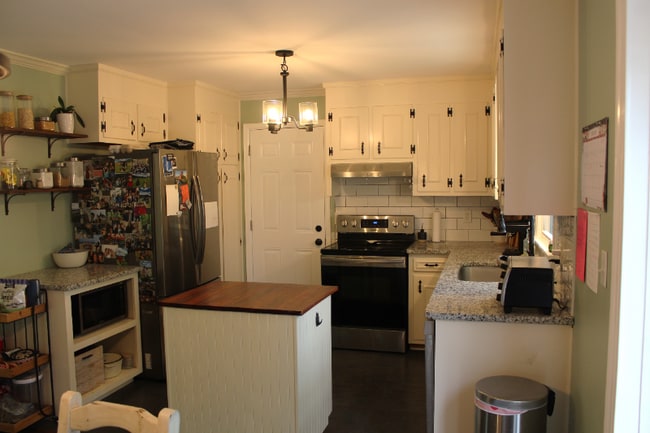 Building Photo - 334 Thalia Dr